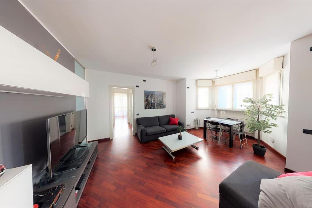 Apartment+Garage Near Novegro Exhibition/Linate Segrate Exterior foto